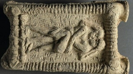 دراسة توضح : أول قبلة رومانسية عند العرب كانت قبل 4500 عام 